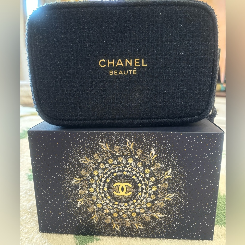 💙💙CHANEL Eyeshadow and make up bag set 💙💙 - Picture 8 of 9